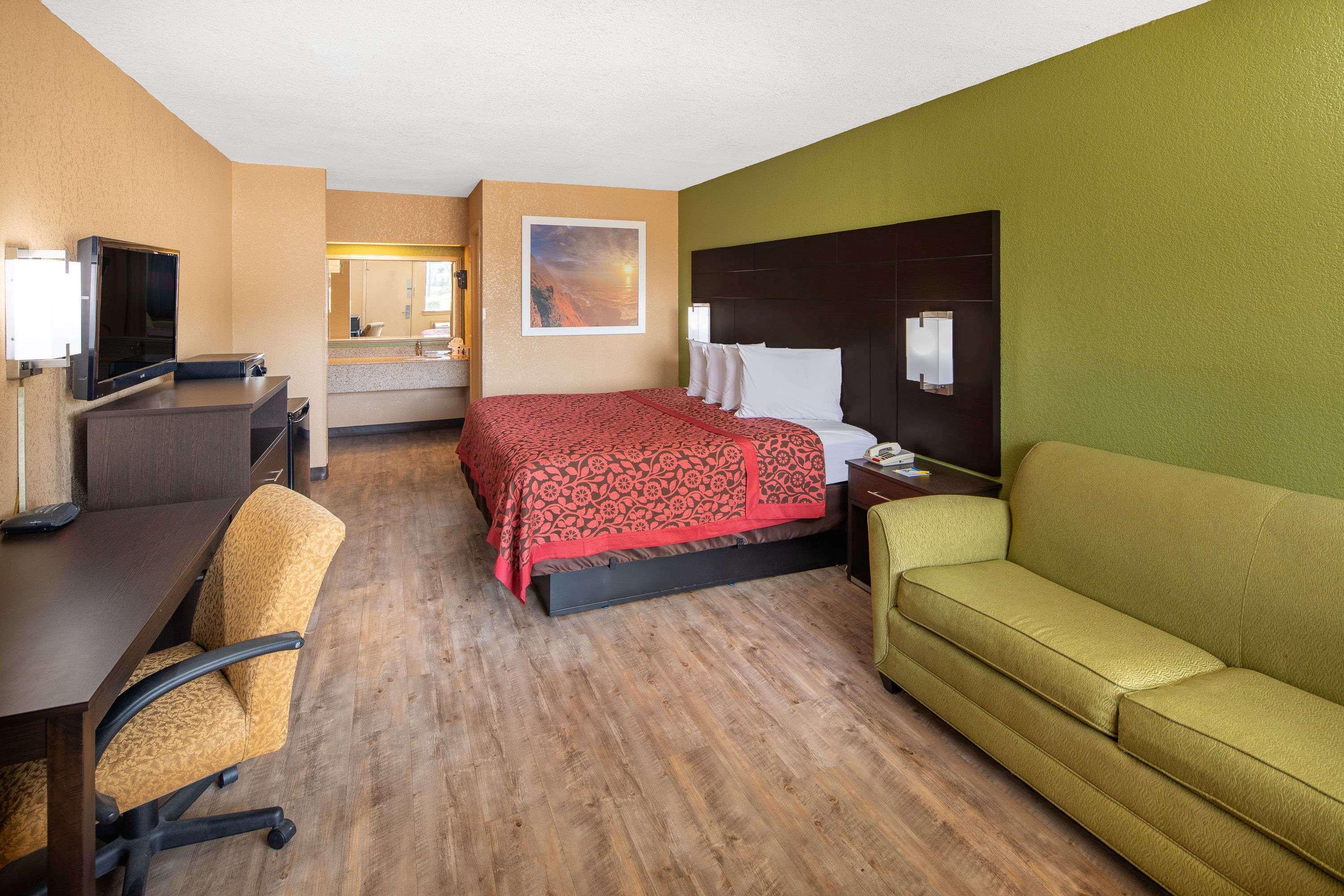Days Inn By Wyndham Tupelo Esterno foto
