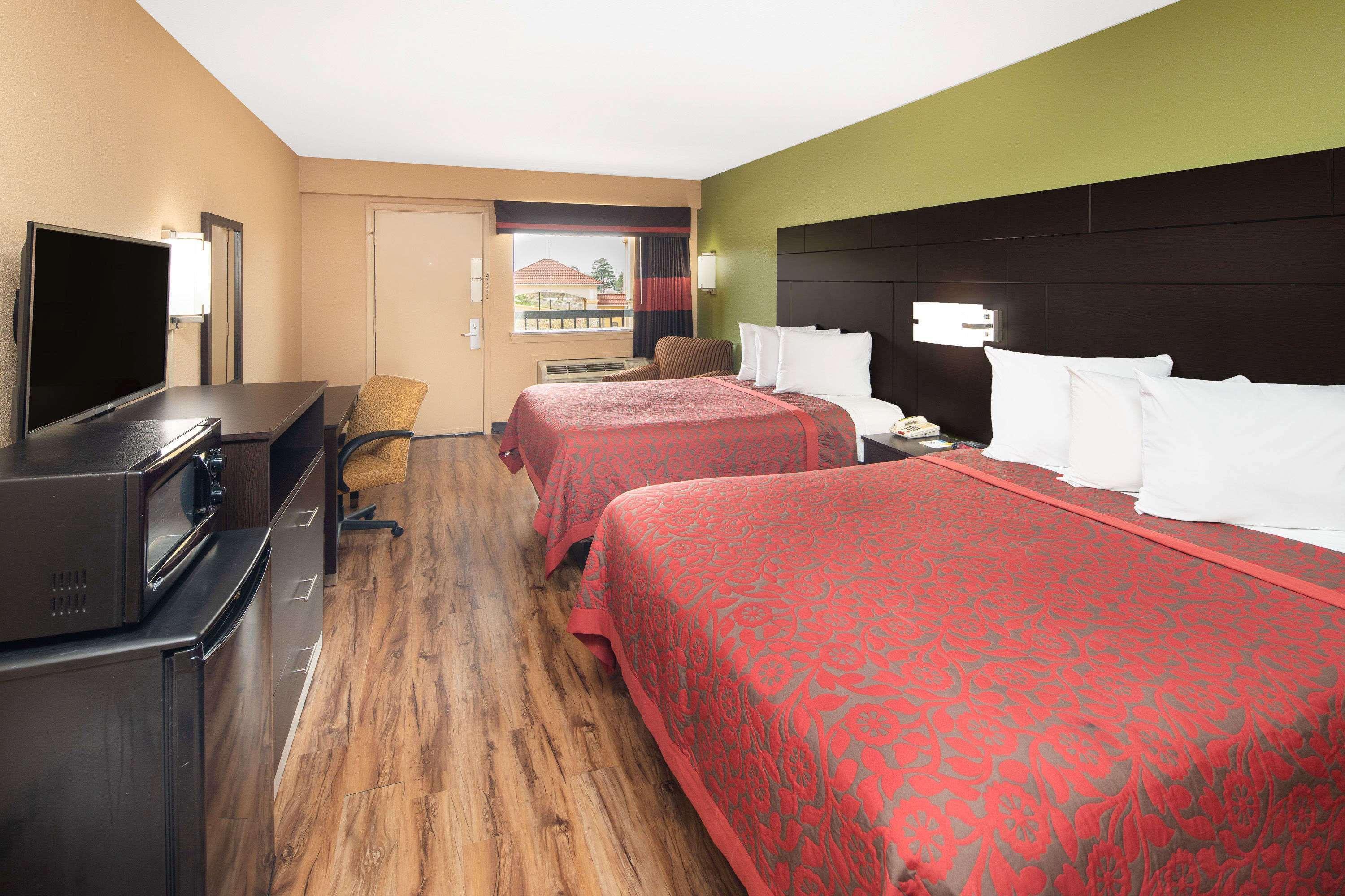 Days Inn By Wyndham Tupelo Esterno foto