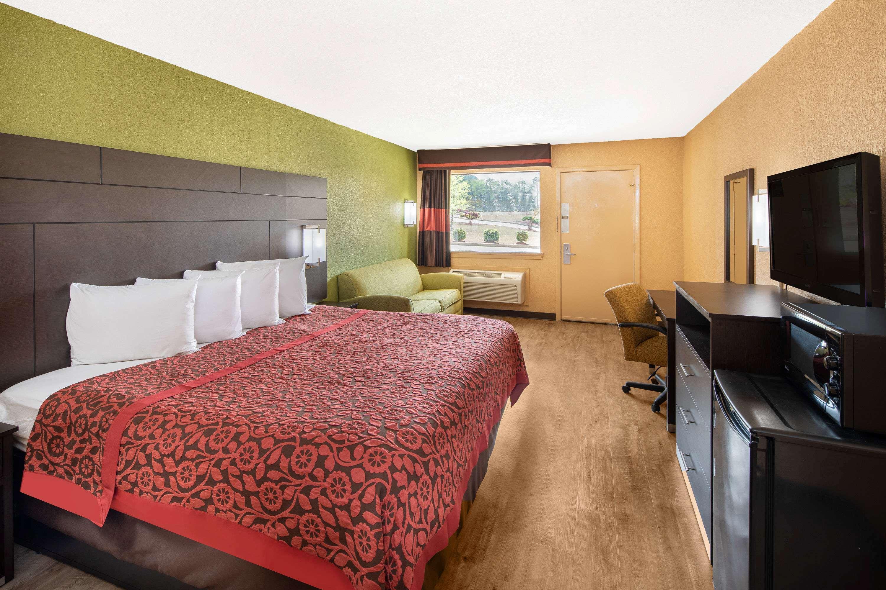Days Inn By Wyndham Tupelo Esterno foto