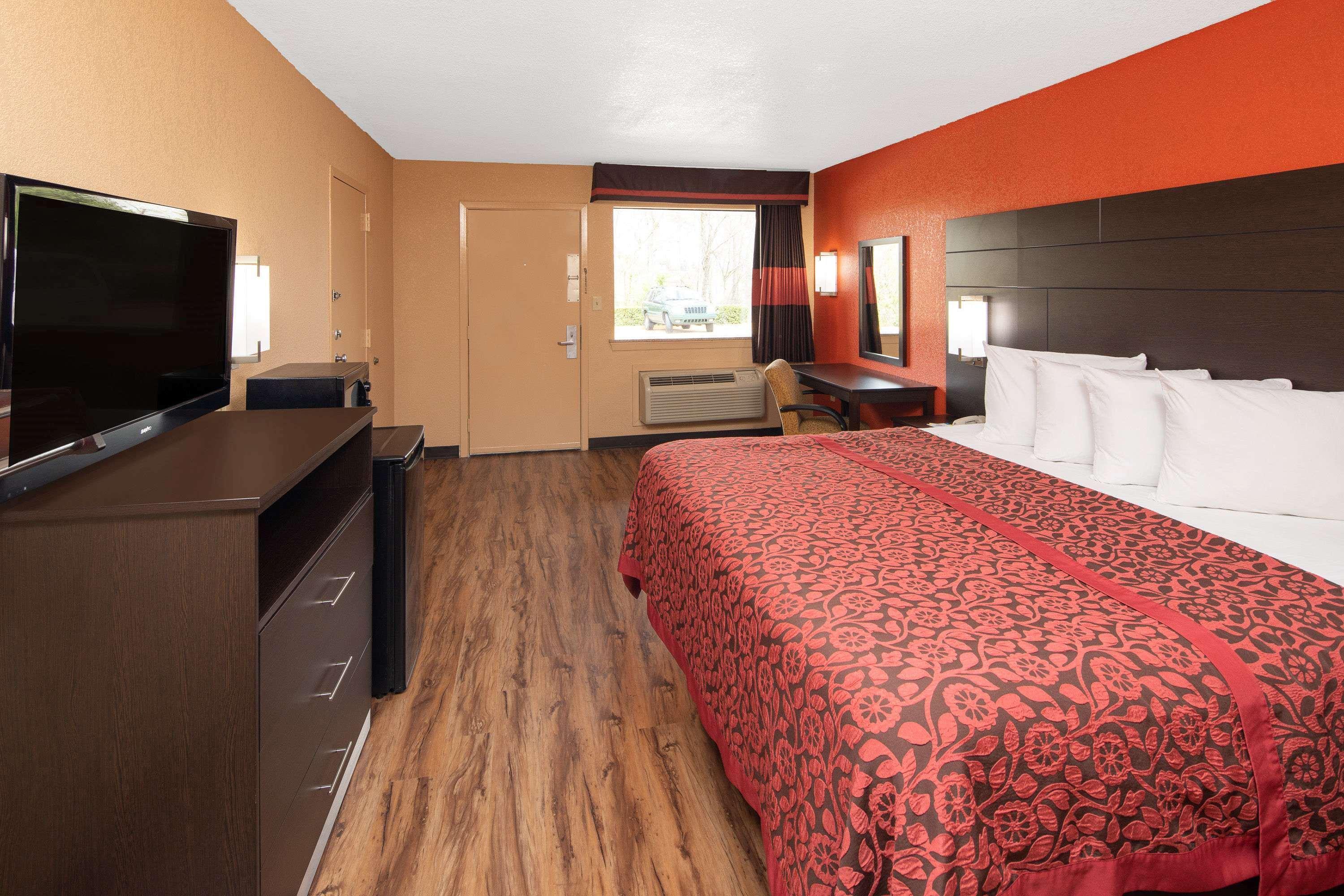Days Inn By Wyndham Tupelo Esterno foto