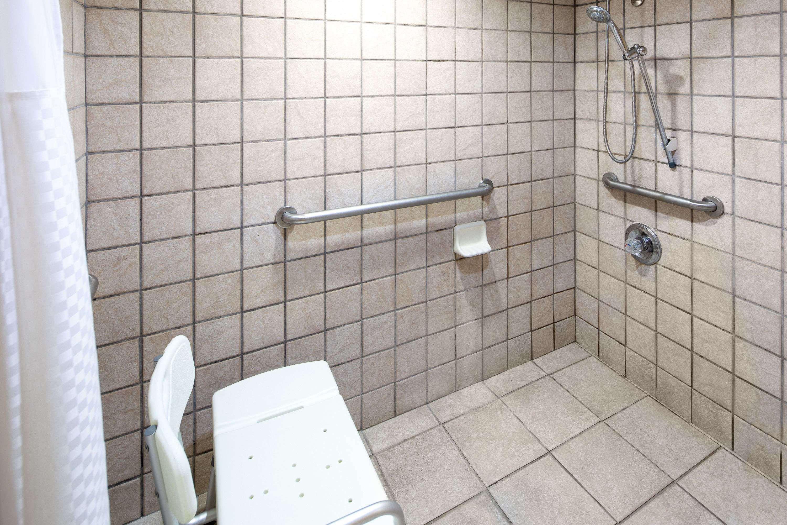 Days Inn By Wyndham Tupelo Esterno foto