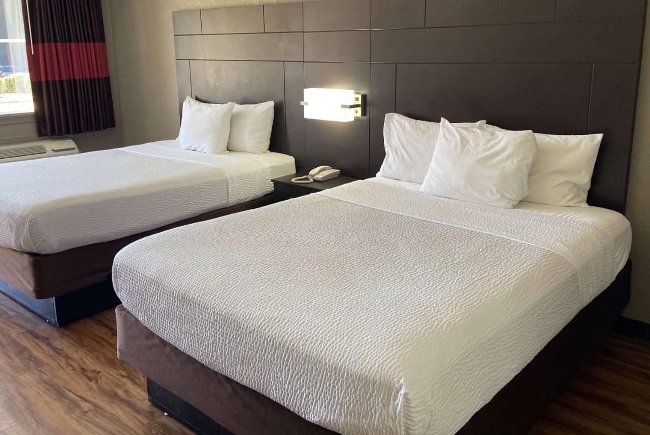 Days Inn By Wyndham Tupelo Esterno foto