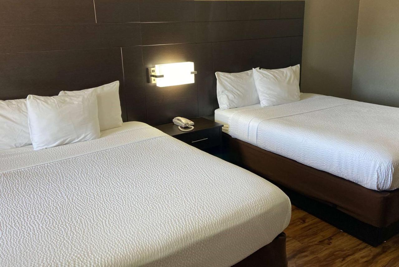 Days Inn By Wyndham Tupelo Esterno foto