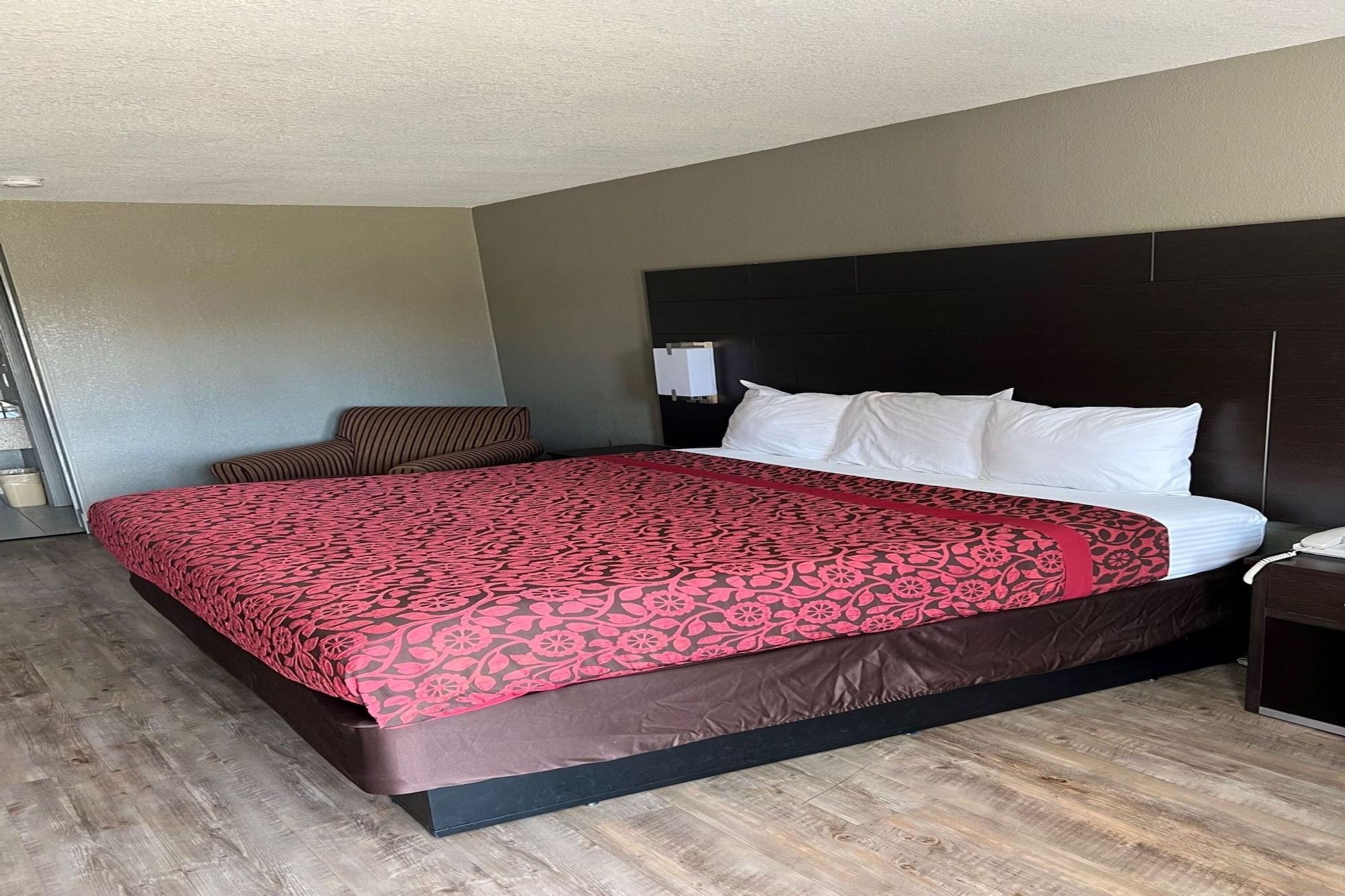Days Inn By Wyndham Tupelo Esterno foto