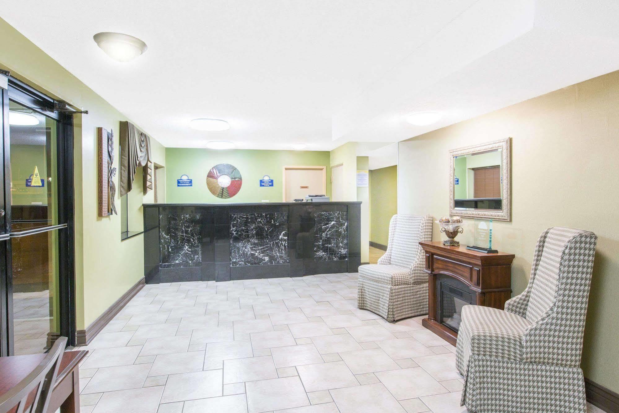 Days Inn By Wyndham Tupelo Esterno foto