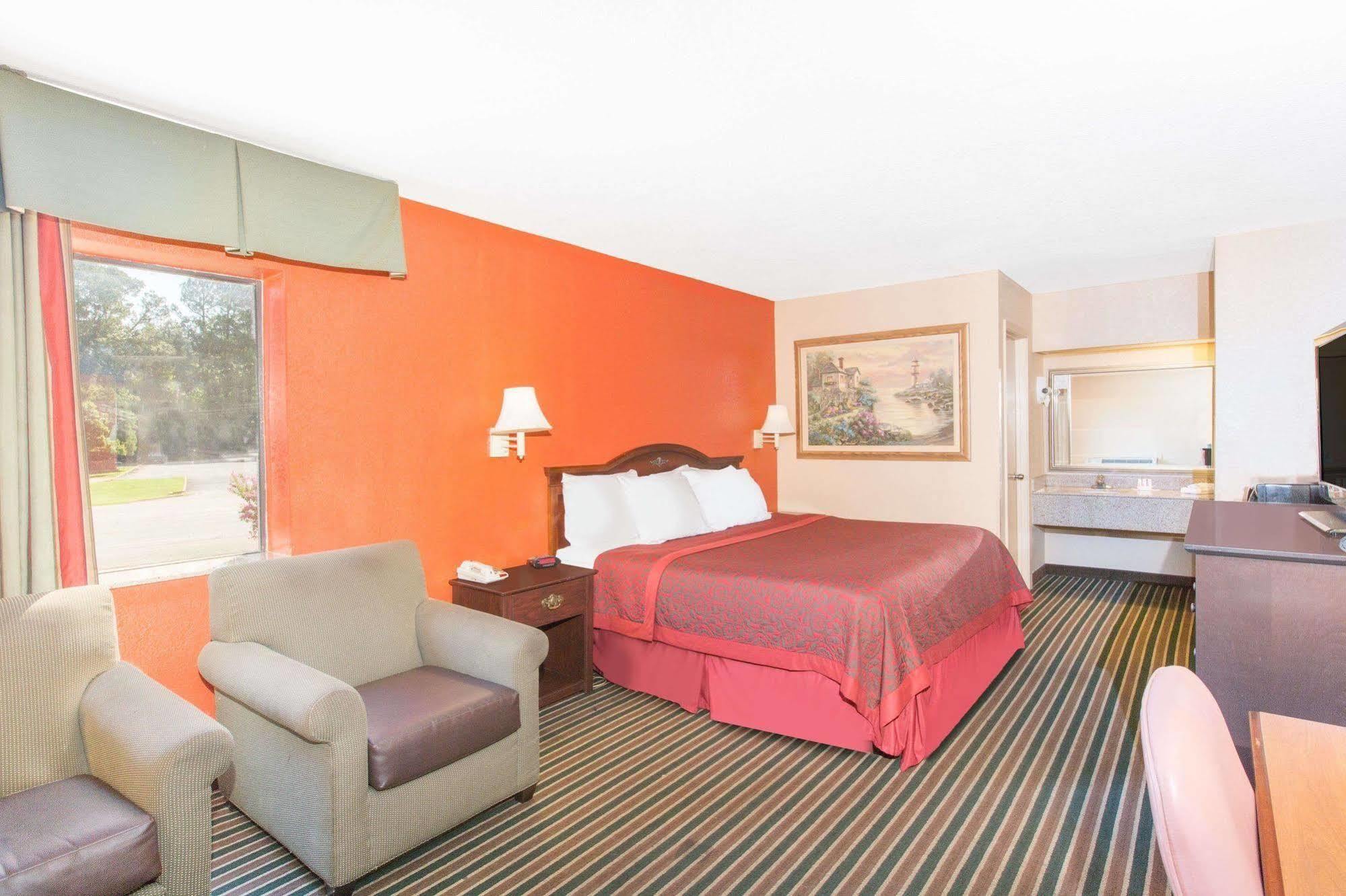 Days Inn By Wyndham Tupelo Esterno foto
