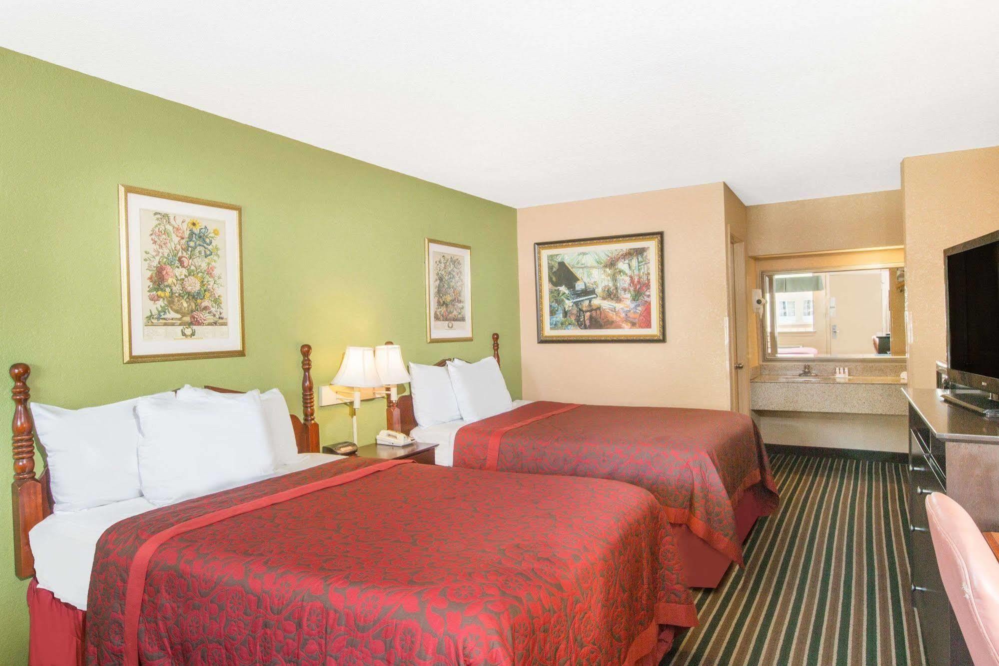 Days Inn By Wyndham Tupelo Esterno foto